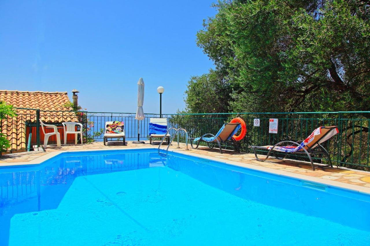 Seaview Calypso Villa Nisaki  Buitenkant foto