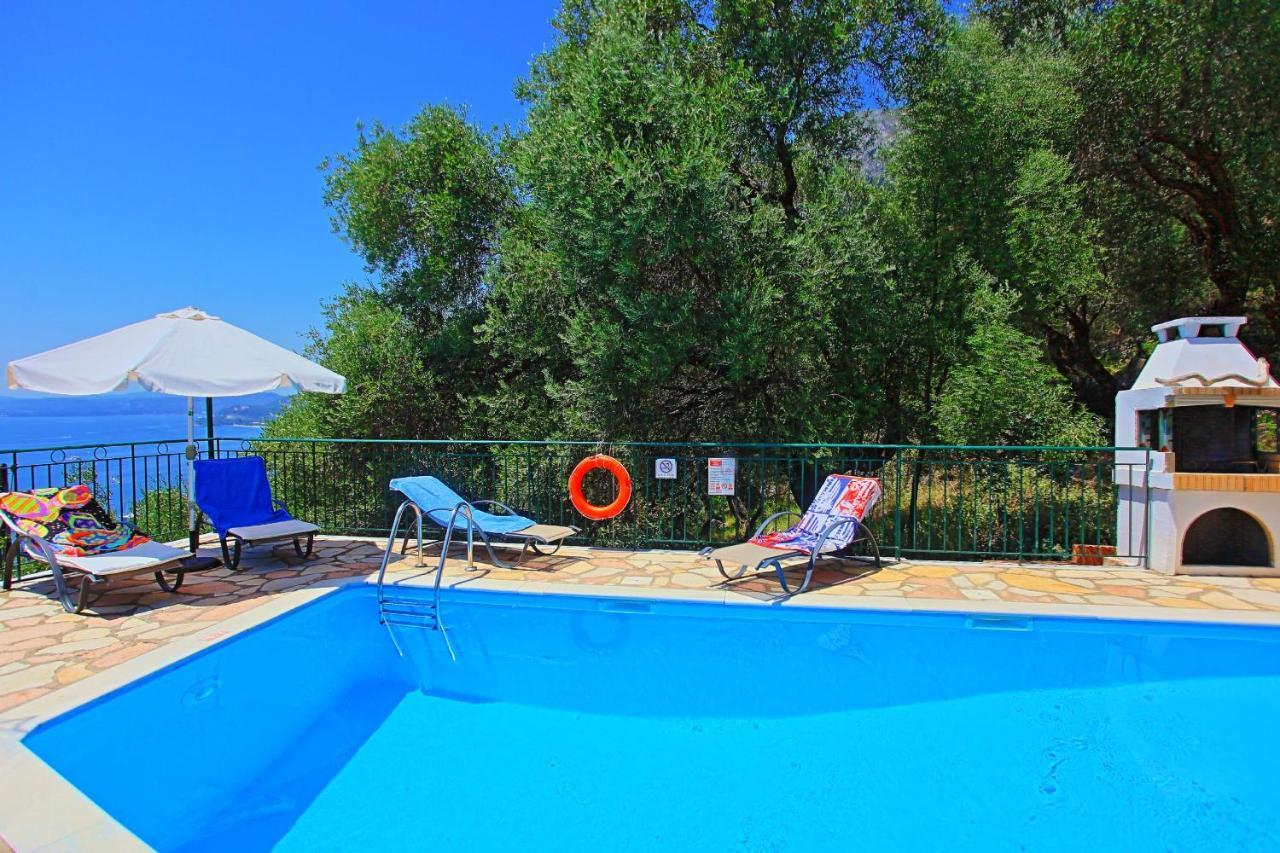 Seaview Calypso Villa Nisaki  Buitenkant foto