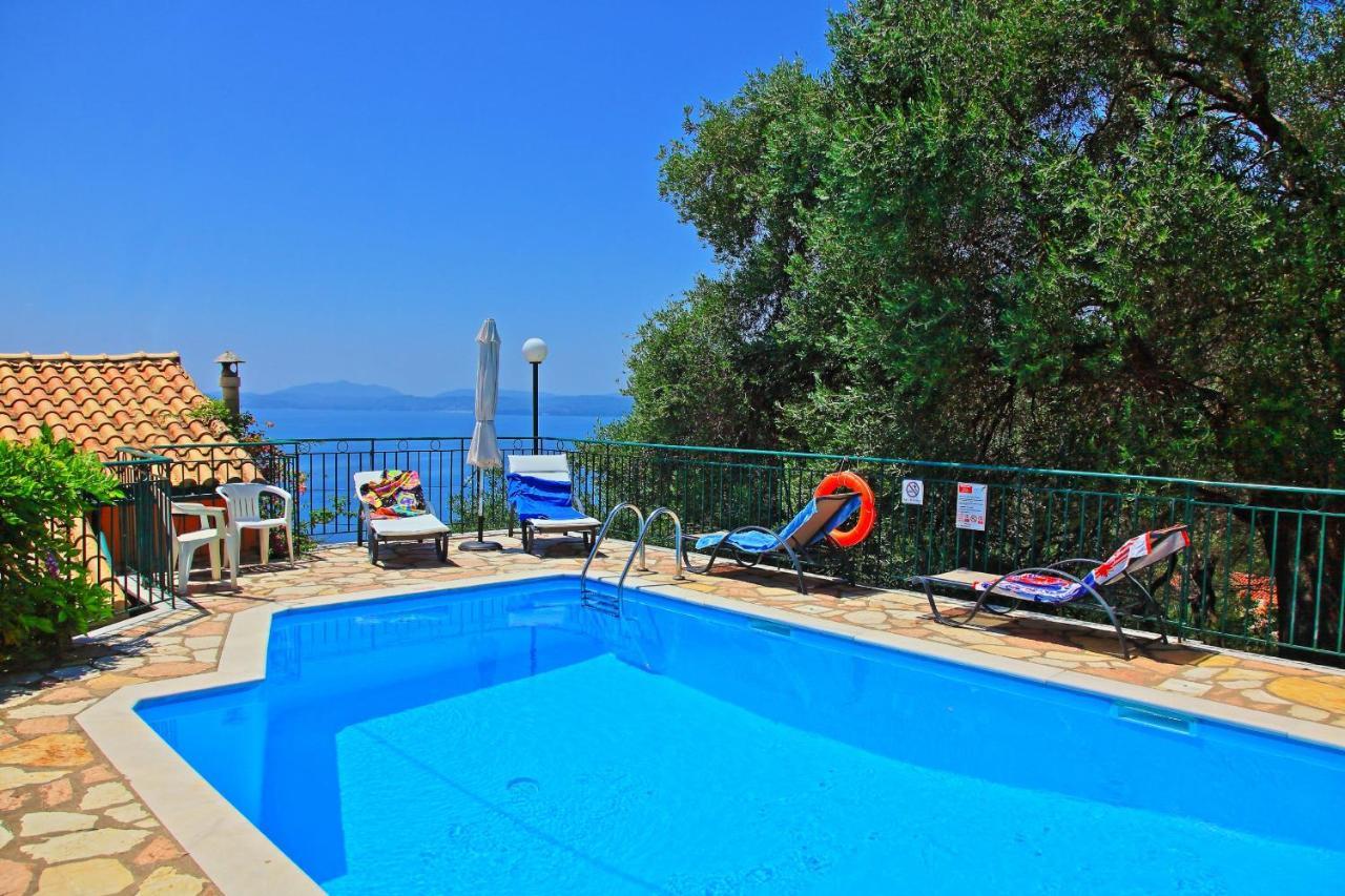 Seaview Calypso Villa Nisaki  Buitenkant foto