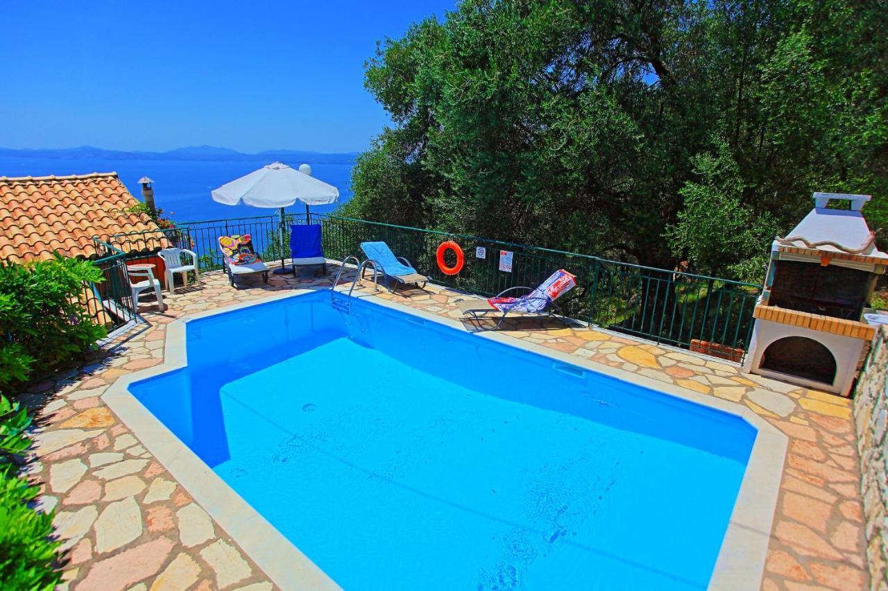 Seaview Calypso Villa Nisaki  Buitenkant foto