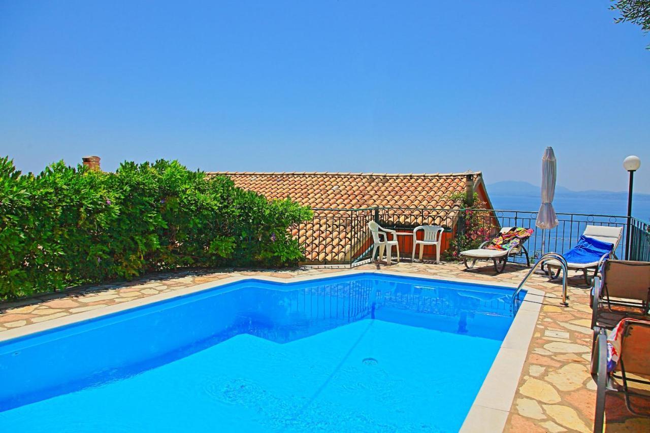 Seaview Calypso Villa Nisaki  Buitenkant foto